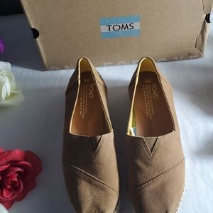TOMS classic flats & Oxford toffee